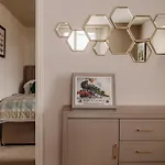 Апартаменты Gable End, Luxury Apartment,