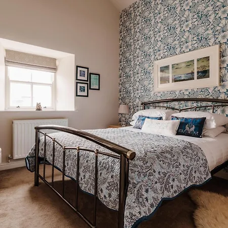 Gable End, Luxury Apartment,